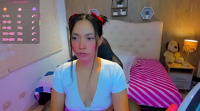  LiilyWong online show from March 19, 2025, 4:57 am