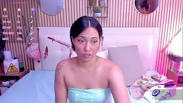  LiilyWong online show from October 23, 2025, 3:22 pm