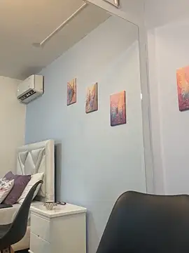 SophiaQueens online show from June 4, 2026, 8:37 pm