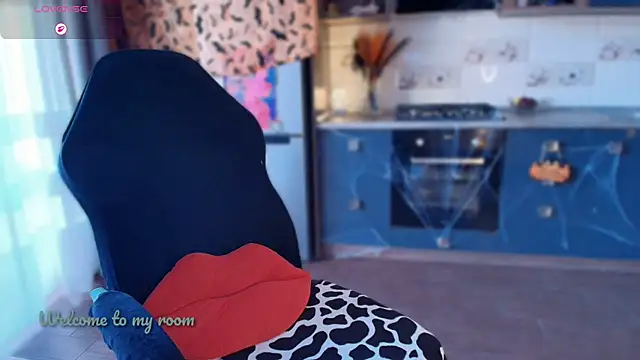 emlana online show from October 25, 2025, 1:29 pm