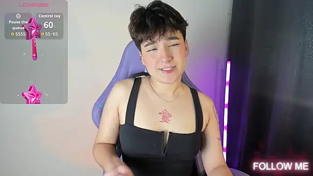 emma cute7 online show from November 22, 2025, 2:21 am