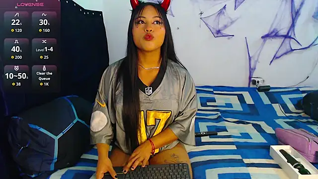 Snapshot of bella_warzon chatting on October 15, 2025, 1:06 am bella warzon online show from October 15, 2025, 1:06 am