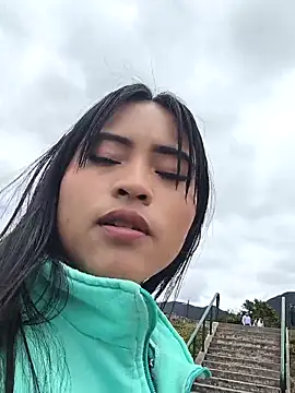 Snapshot of bella_warzon chatting on October 17, 2025, 4:53 pm bella warzon online show from October 17, 2025, 4:53 pm