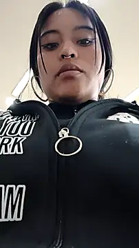 bella warzon online show from February 17, 2026, 3:40 pm