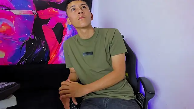 MAXXY CUTE online show from March 13, 2025, 5:07 pm