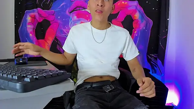 MAXXY CUTE online show from March 21, 2025, 5:12 pm