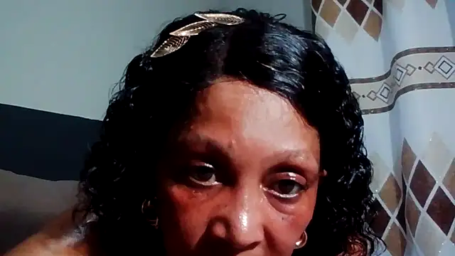 JuicyBigClitt online show from October 8, 2025, 4:04 pm