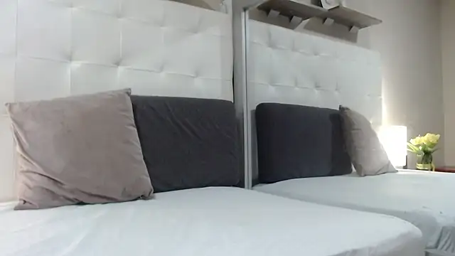 willow smitt online show from October 10, 2025, 12:26 pm