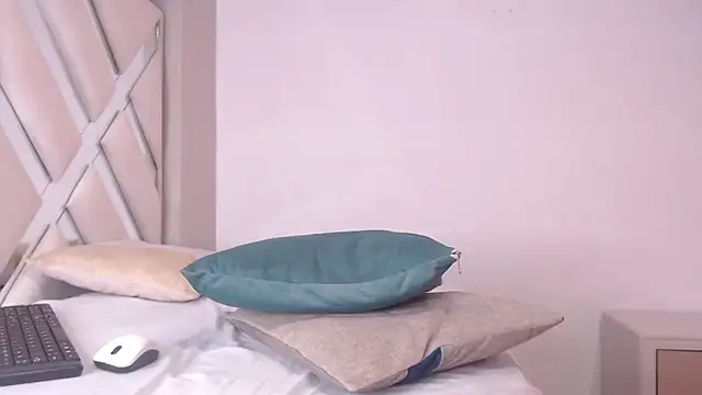 willow smitt online show from April 19, 2026, 6:21 pm