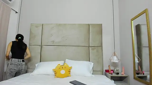 lucianasmith  online show from October 7, 2025, 12:46 pm