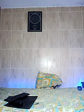 dareck 18 online show from February 19, 2026, 11:45 pm