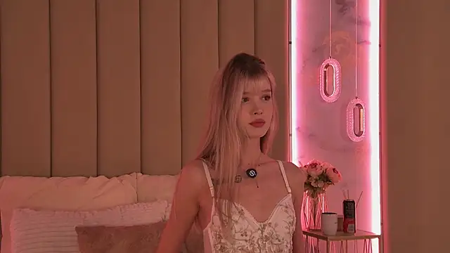 Snapshot of BellaSecrett chatting on September 14, 2025, 2:38 pm BellaSecrett online show from September 14, 2025, 2:38 pm