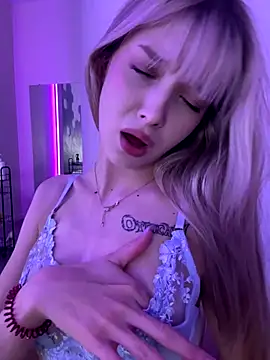 Snapshot of BellaSecrett chatting on September 18, 2025, 2:30 pm BellaSecrett online show from September 18, 2025, 2:30 pm