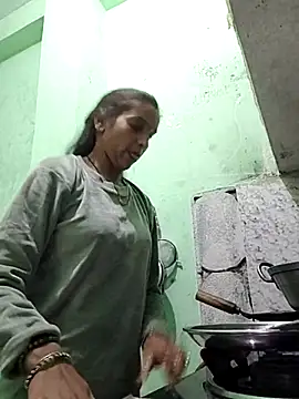 Hotty-Nidhi online show from November 19, 2025, 5:24 pm