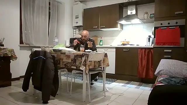 maxxxio12 online show from April 8, 2026, 6:52 pm