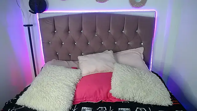 charlotte walker1 online show from March 16, 2025, 1:28 am