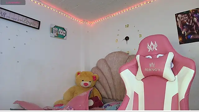 charlotte walker1 online show from April 22, 2026, 10:22 pm