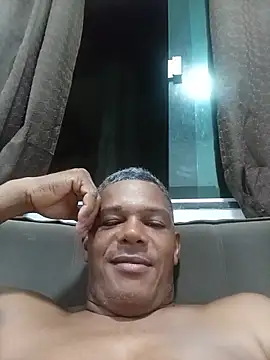 Snapshot of edisantos chatting on August 3, 2026, 10:35 pm edisantos online show from August 3, 2026, 10:35 pm