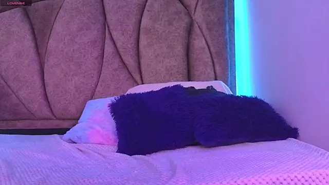 Kanela miller  online show from April 19, 2026, 11:42 am