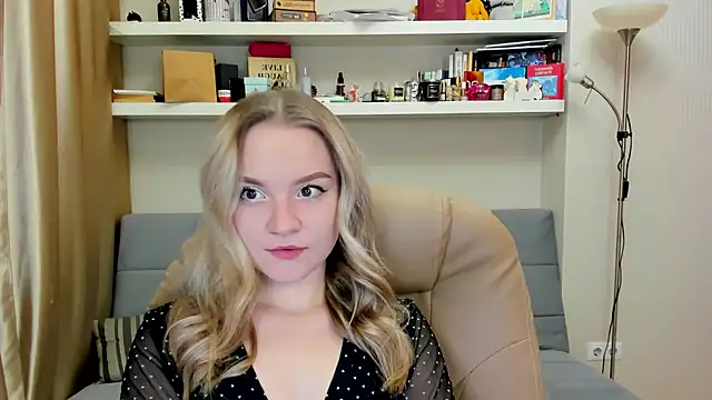 Kara Smith  online show from December 26, 2024, 10:20 pm