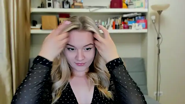 Kara Smith  online show from October 10, 2025, 9:58 pm