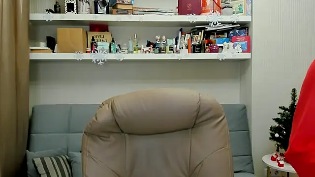 Kara Smith  online show from December 17, 2025, 12:38 am