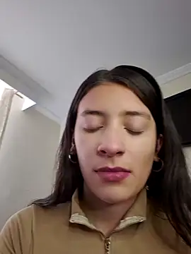 HOLY DOLL online show from October 7, 2025, 8:39 pm