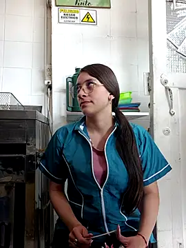 HOLY DOLL online show from October 18, 2025, 7:36 pm