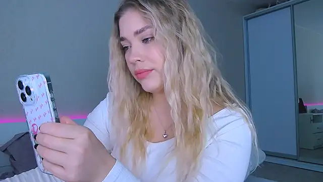 DIANAxxxDIAMOND online show from October 1, 2025, 7:36 am