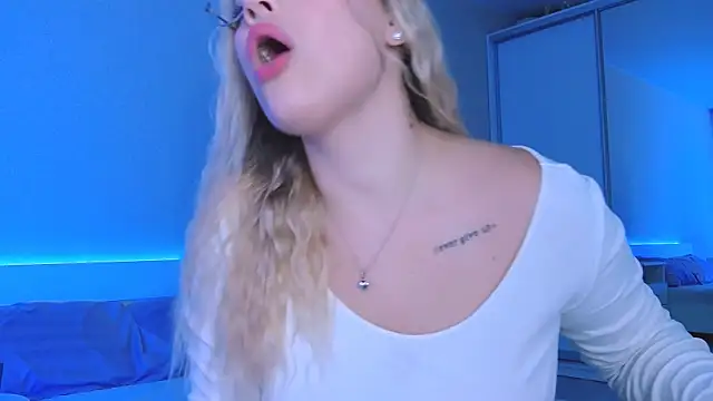 DIANAxxxDIAMOND online show from October 4, 2025, 7:17 am