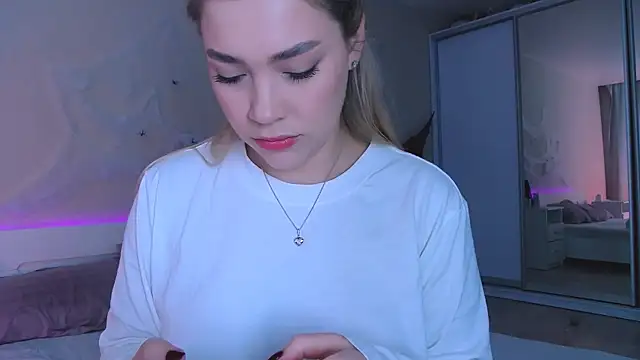 DIANAxxxDIAMOND online show from October 30, 2025, 9:11 am