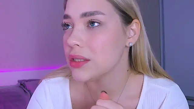 DIANAxxxDIAMOND online show from November 3, 2025, 10:05 am