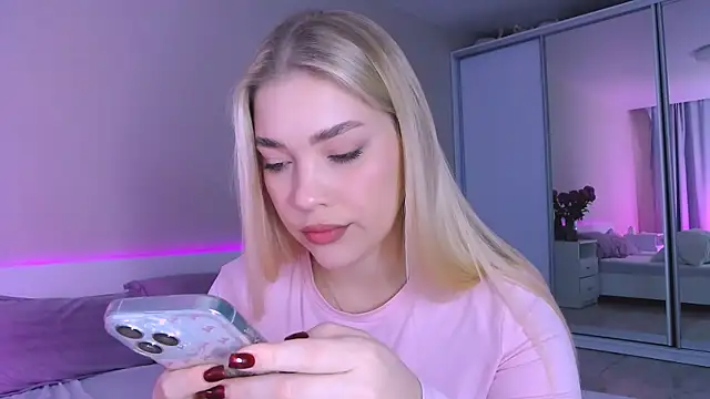 DIANAxxxDIAMOND online show from November 7, 2025, 8:58 am