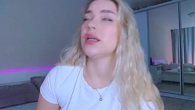 DIANAxxxDIAMOND online show from November 13, 2025, 11:42 am