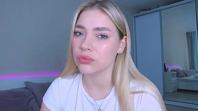 DIANAxxxDIAMOND online show from November 14, 2025, 10:25 am