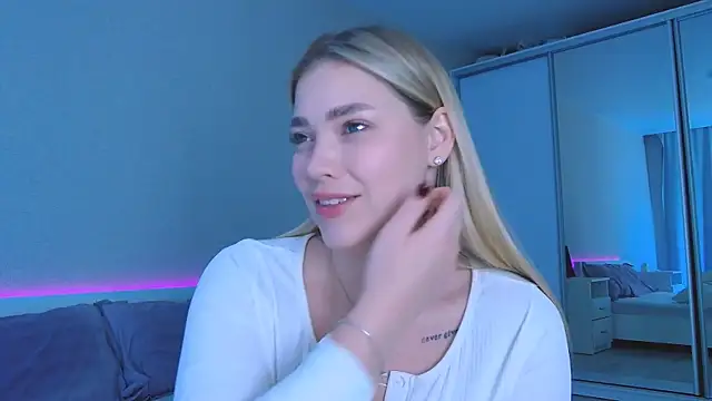 DIANAxxxDIAMOND online show from November 16, 2025, 9:26 am