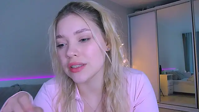 DIANAxxxDIAMOND online show from December 2, 2025, 2:01 pm