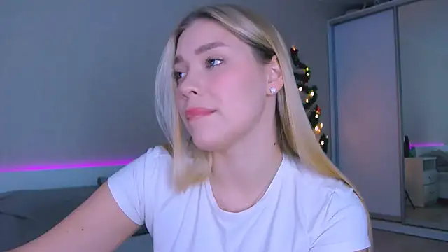 DIANAxxxDIAMOND online show from December 3, 2025, 9:29 am