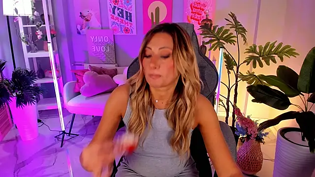 SarahAlluring online show from September 22, 2025, 1:35 pm