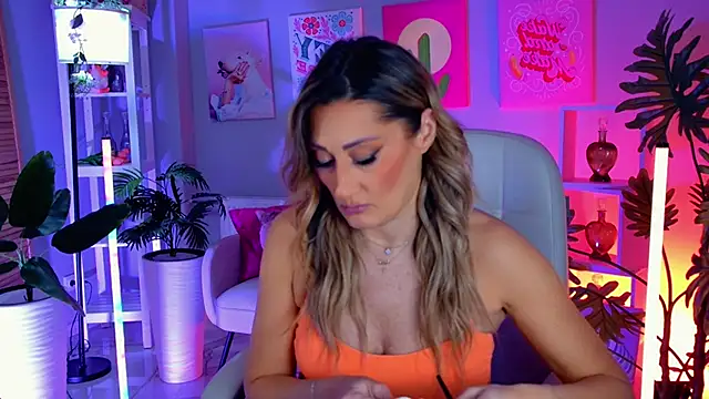 Snapshot of SarahAlluring chatting on February 1, 2026, 12:04 pm SarahAlluring online show from February 1, 2026, 12:04 pm