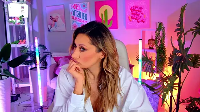 Snapshot of SarahAlluring chatting on February 9, 2026, 12:42 pm SarahAlluring online show from February 9, 2026, 12:42 pm