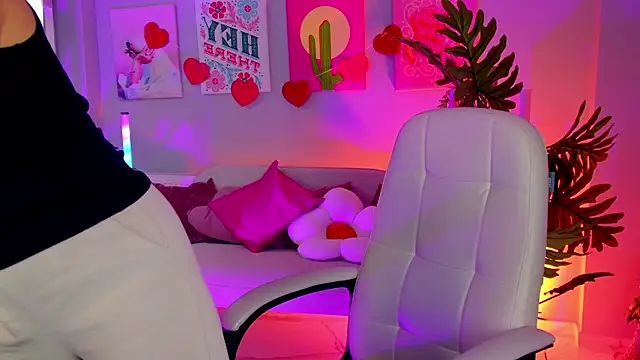 Snapshot of SarahAlluring chatting on February 21, 2026, 11:33 am SarahAlluring online show from February 21, 2026, 11:33 am