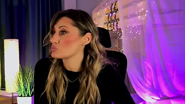 SarahAlluring online show from April 15, 2026, 2:35 pm