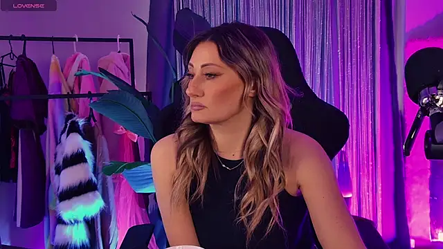 SarahAlluring online show from April 22, 2026, 1:12 pm