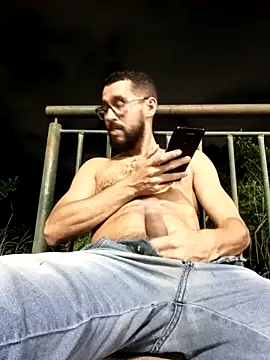 pdasgyn online show from April 14, 2026, 9:43 pm