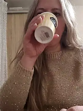 Irina3718 online show from November 12, 2025, 4:18 pm