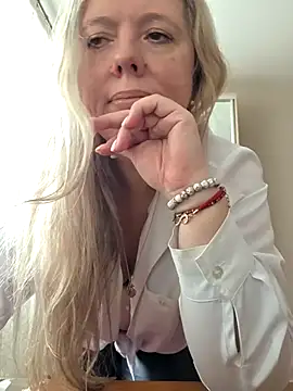 Irina3718 online show from February 1, 2026, 10:58 am