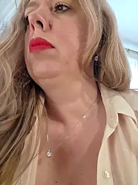 Irina3718 online show from April 20, 2026, 1:36 pm