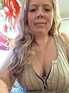 Snapshot of Irina3718 chatting on May 15, 2026, 2:13 pm Irina3718 online show from May 15, 2026, 2:13 pm