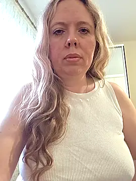 Snapshot of Irina3718 chatting on May 30, 2026, 2:58 pm Irina3718 online show from May 30, 2026, 2:58 pm